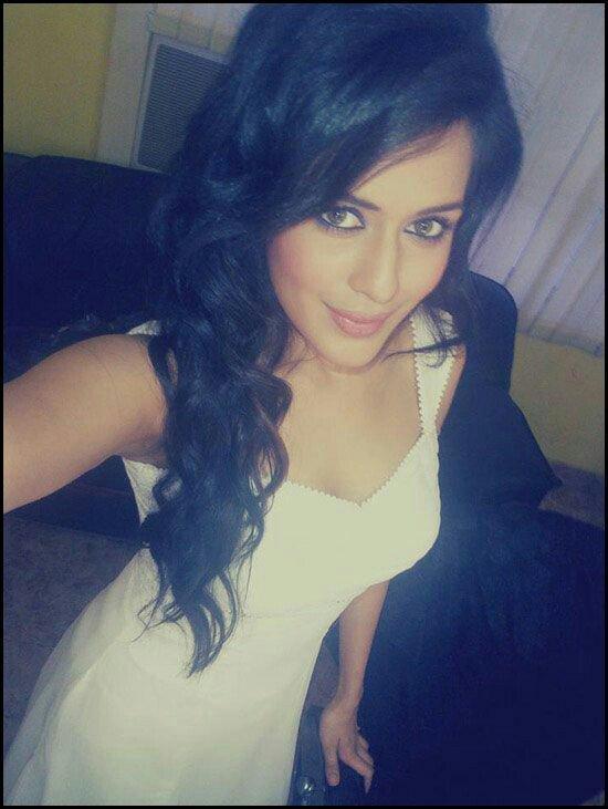 Annushka-Delhi-Escorts