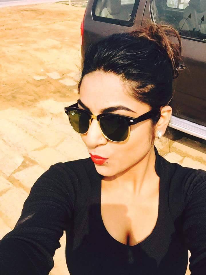 Annushka-Delhi-Escorts