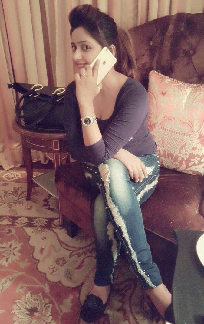 Annushka-Delhi-Escorts