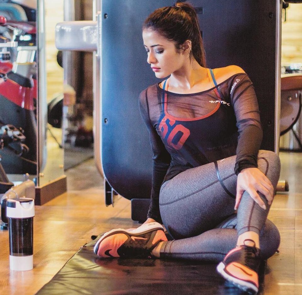 Annushka-Delhi-Escorts