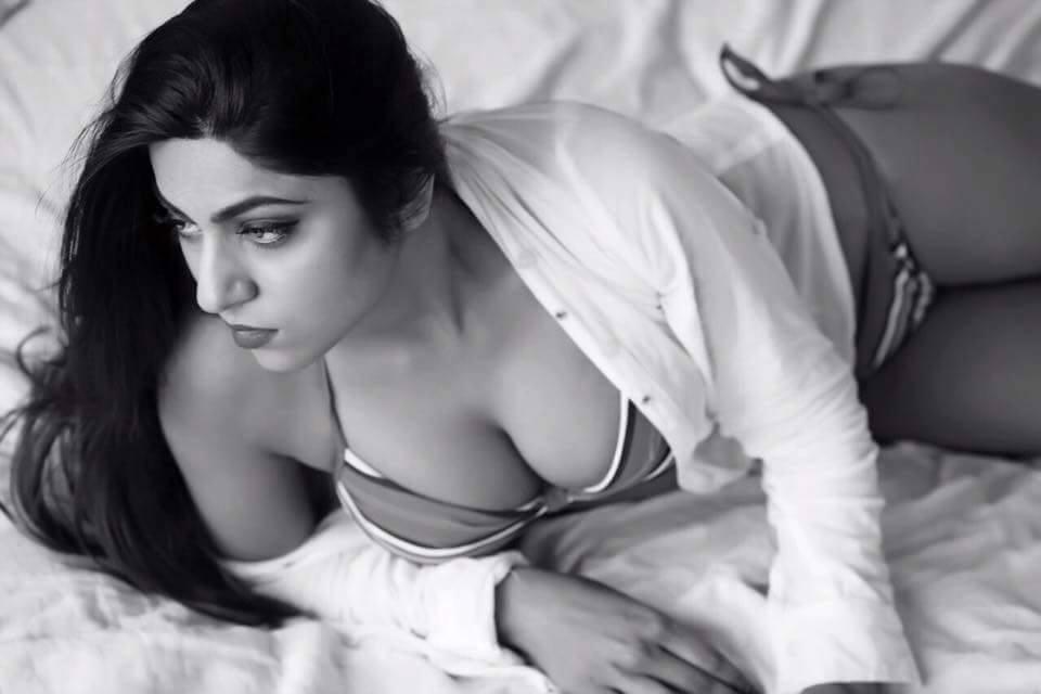 Annushka-Delhi-Escorts